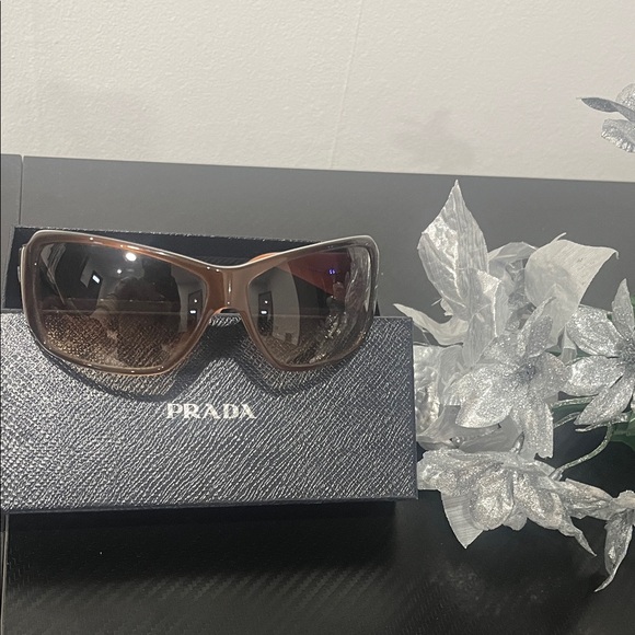 Prada Tortoise Shell Sunglasses - Picture 4 of 10